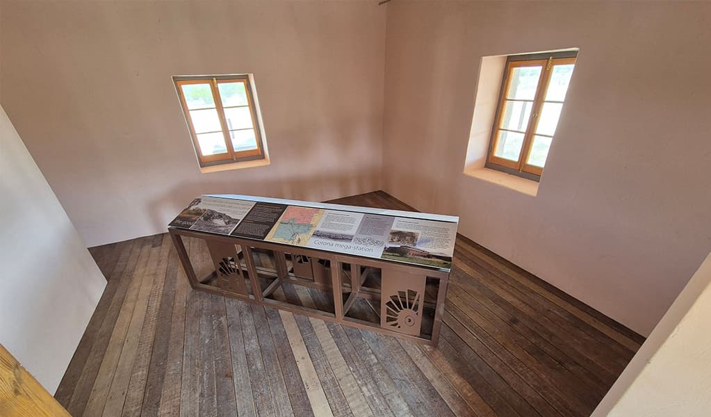 Signs inside a building at Teilta campground and picnic area. Credit: Gareth Telfer © DCCEEW