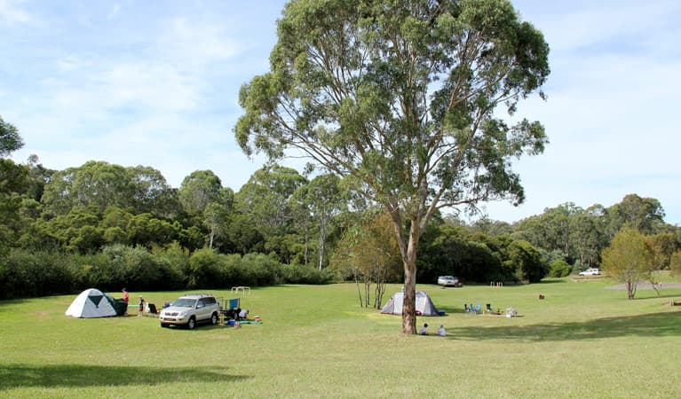 Bents Basin campground beside the water and surrounding bushland