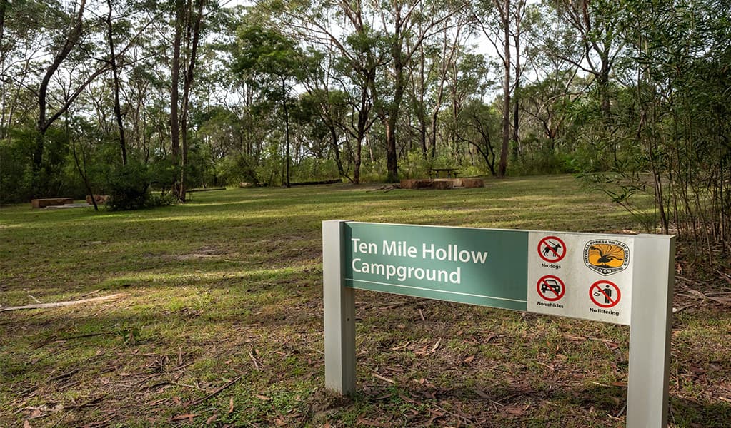 Campground entry sign, Ten Mile Hollow campground. Photo: Allan Chawner © DCCEEW