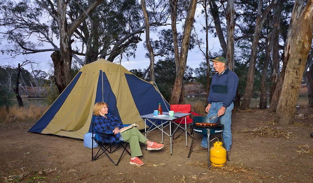 2 people camping in Murray Valley National Park. Credit: Gavin Hansford © DPE