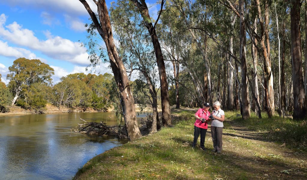 Visitors beside the river in Murrumbidgee Valley National Park. Credit: Gavin Hansford © DPE